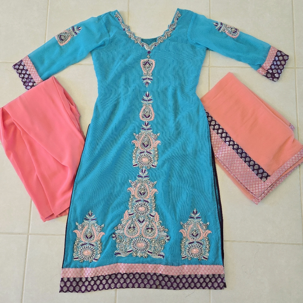 3 piece ready to wear size M heavy salwar kameez half sleeve jacquard hem